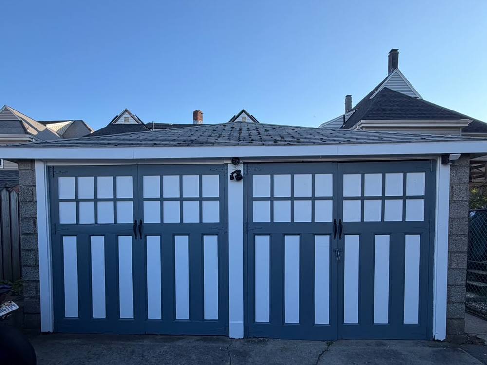 Garage doors painting in Lynn, MA